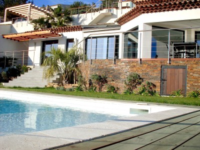 VILLA    T6 PIECES HYERES  villa contemporaine vue panoramique mer et ville 